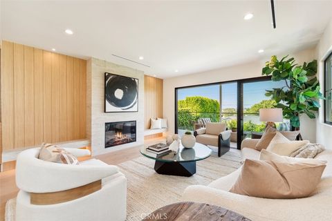 Photo of 13817 Valley Vista Blvd Blvd, Sherman Oaks, CA 91423 (MLS # SR26005195)