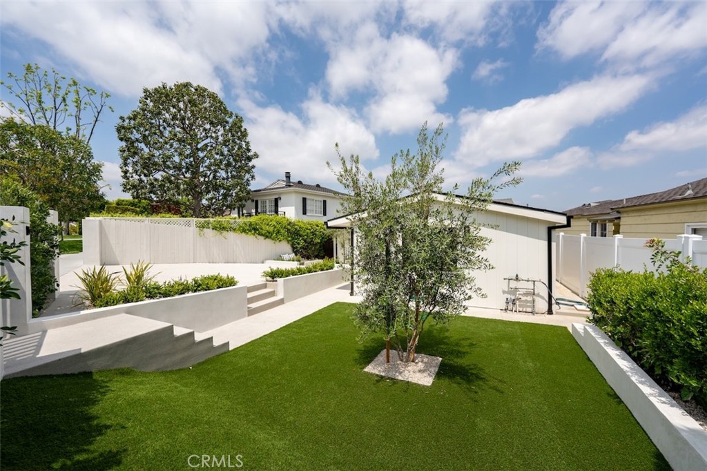 13817 Valley Vista Blvd