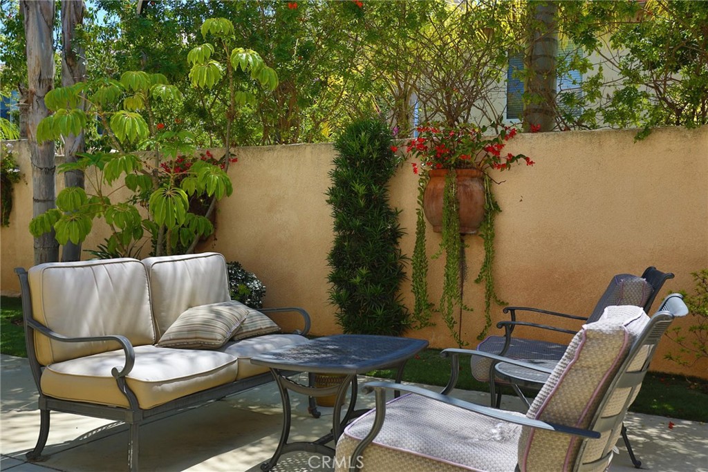 Las Rosas (LROS) - Residential Lease