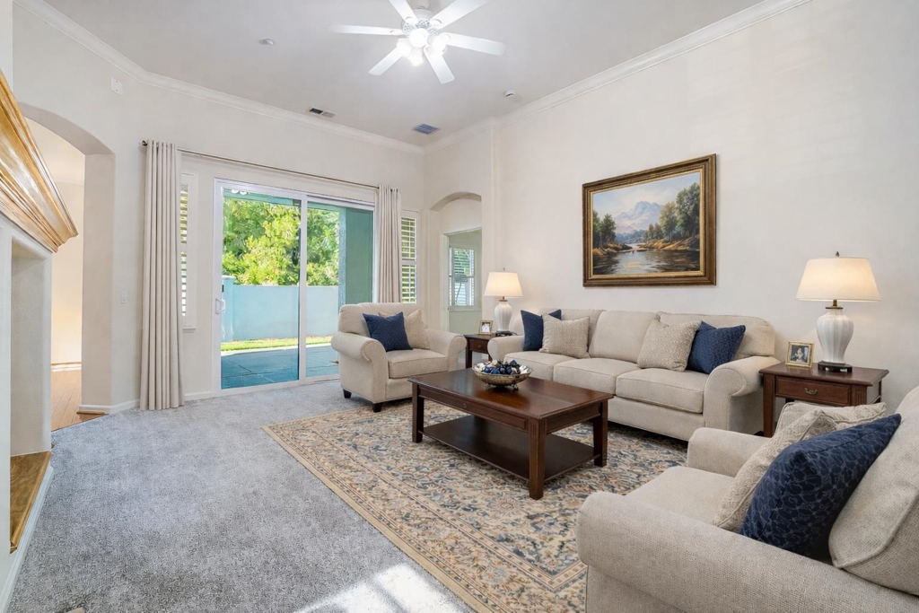 1007 CENTENNIAL DR