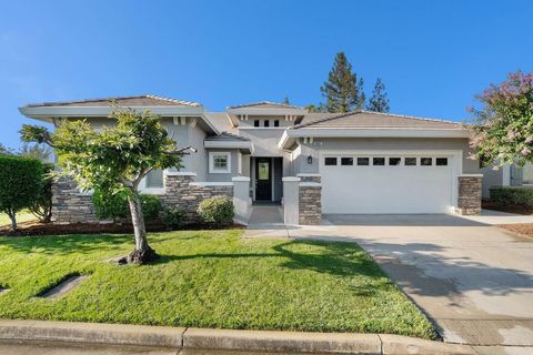 Photo of 1007 1007 CENTENNIAL DR Dr, Brentwood, CA 94513 (MLS # 41124071)