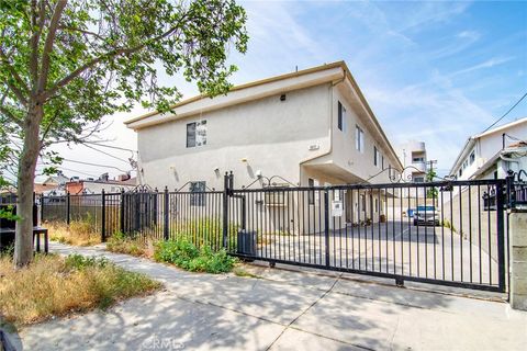 Photo of 6843 Agnes Avenue #2, North Hollywood, CA 91605 (MLS # SR26077583)