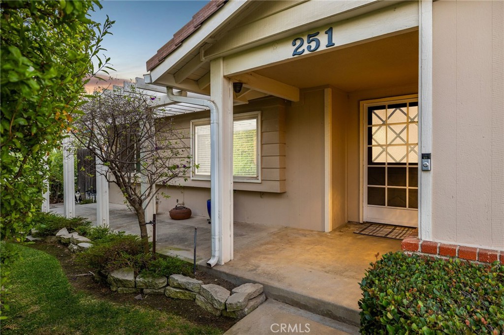 251 Summit Road