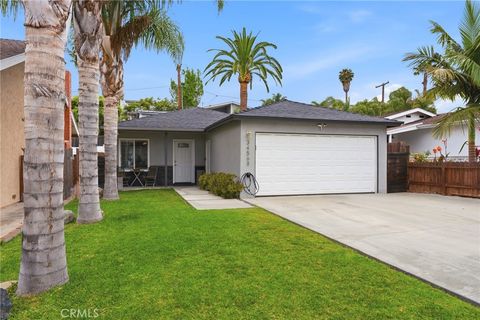 Photo of 34568 Calle Portola, Dana Point, CA 92624 (MLS # OC26110495)