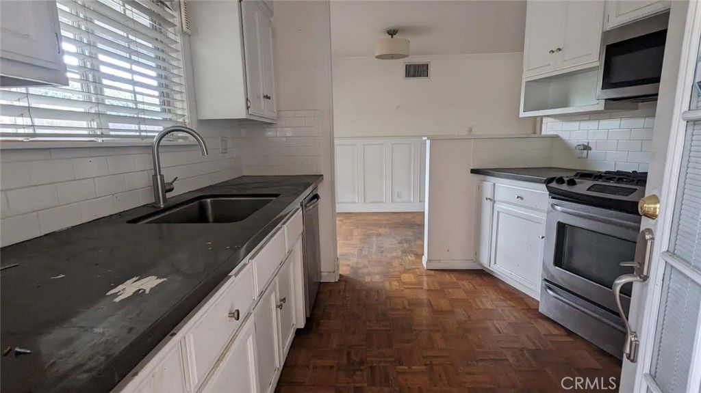 Photo of 112 N Center Street, Redlands, CA 92373 (MLS # IG25244519)