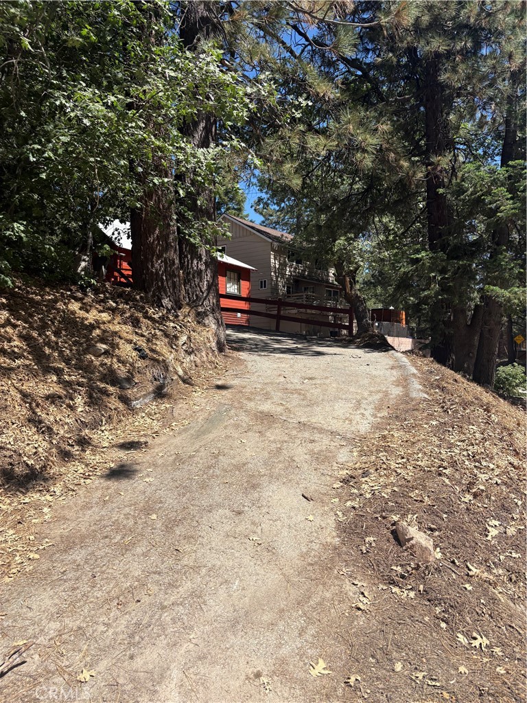 This 2-bedroom, 1-bathroom cabin offers 720 sq. ft. of living space on a 4,521 sq. ft. lot. With plenty of parking and endless potential, this property is perfect for investors or buyers looking to add their personal touches and create the mountain retreat of their dreams. Located in the peaceful community of Green Valley Lake, you’ll enjoy fresh mountain air and the charming small-town feel, all while being just minutes from the lake and outdoor activities.