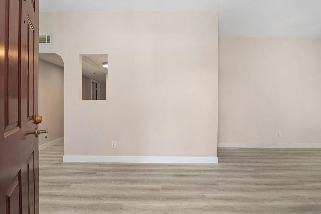 44239 Venice Court