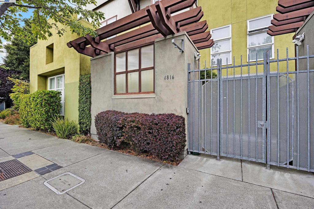 4816 San Pablo Ave