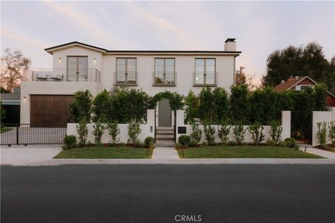 Photo of 4748 Noble Avenue, Sherman Oaks, CA 91403 (MLS # SR25279310)