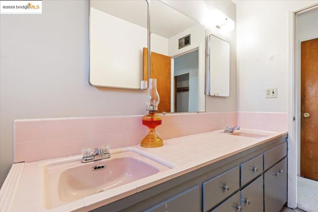 OAKLAND - Residential