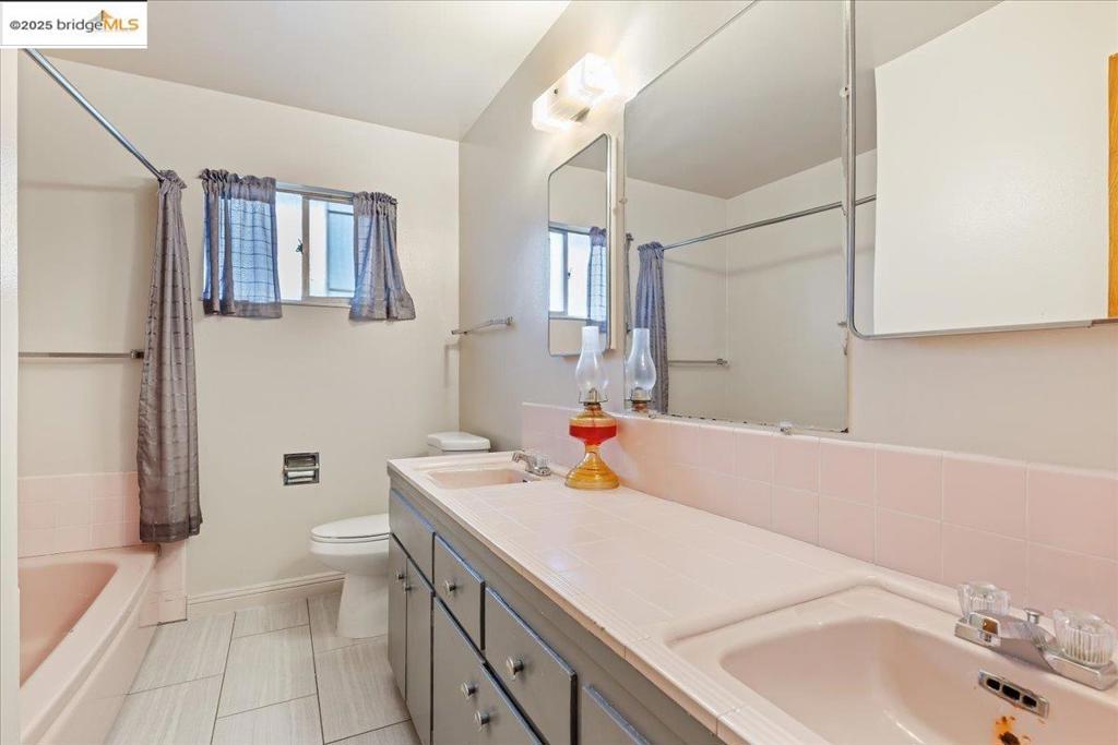 OAKLAND - Residential