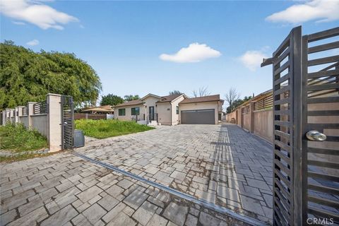 Photo of 8334 Calvin Avenue, Northridge, CA 91324 (MLS # GD26039741)