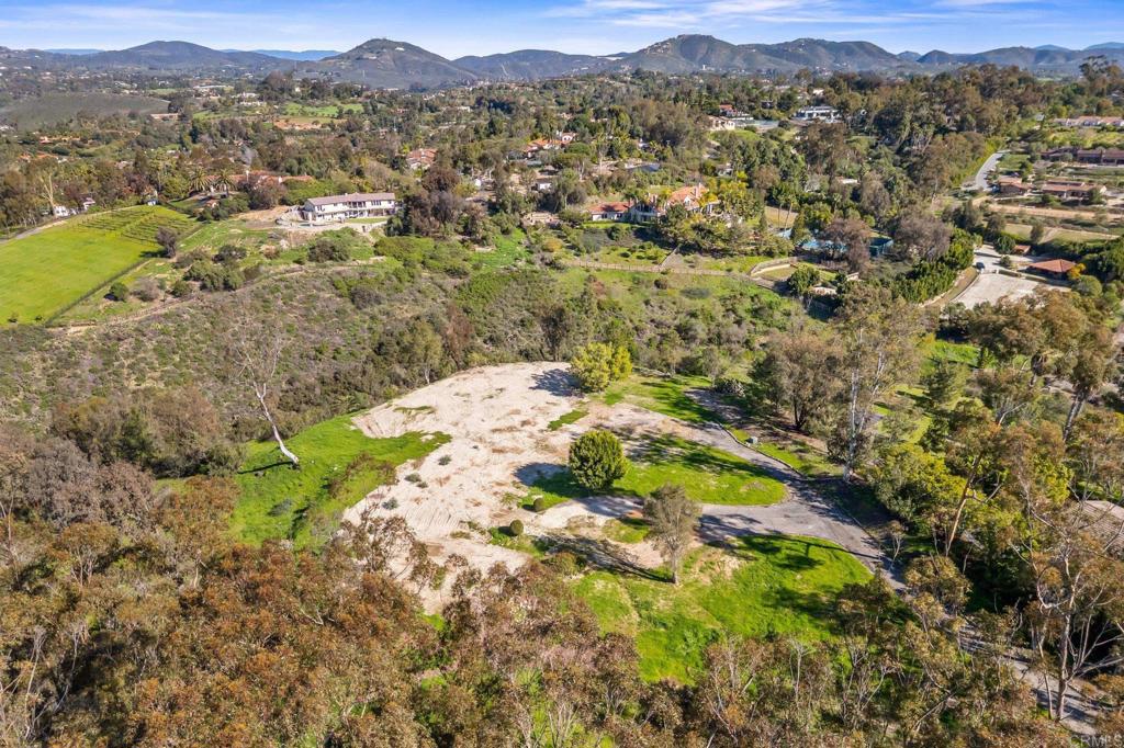 18065 Avenida Alondra