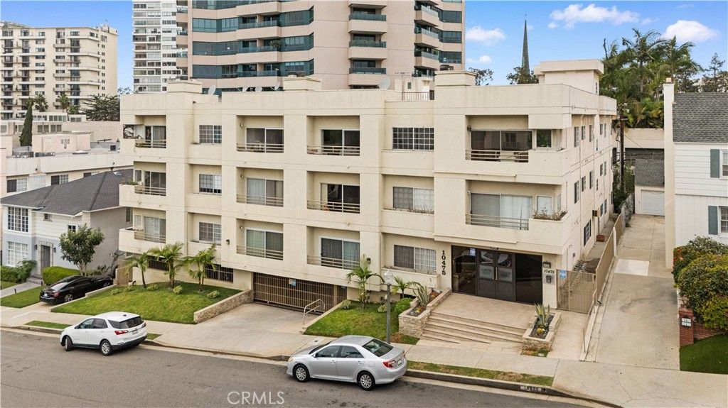 Photo of 10475 Ashton Avenue Avenue #301, Los Angeles, CA 90024 (MLS # WS26033583)