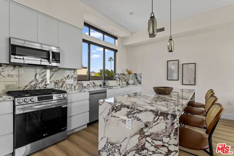 Photo of 1318 N Vista Street, Los Angeles, CA 90046 (MLS # 26767697)