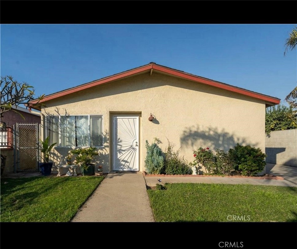 Very nice 4 bedroom, 2 bath, kitchen, with a patio and an area for a man cave to relax and enjoy your surroundings. The master bedroom is
adorable, spacious and a full bathroom. The kitchen area has a modern countertop, plenty of cabinet space and is perfect for preparing meals for the family. There is a two car garage with alley access and an ample driveway for three vehicles. The owner will enjoy easy access to the Port of Los Angeles and the cruise line terminal. The Harbor and Long Beach Freeways are just minutes away from your home. The owners are eager to move to their new location, so bring your buyers who are seeking a nice comfortable home that has an area for one to relax around the BBQ area and enjoy the wonderful Southern California weather.