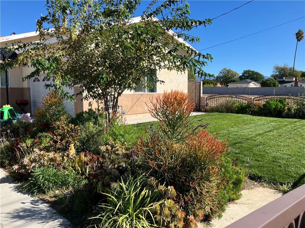 Photo of 17548 Court Street, Fontana, CA 92336 (MLS # WS25244734)