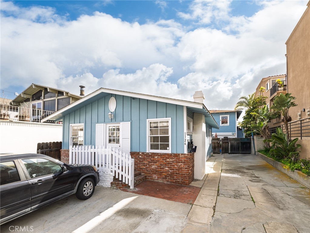 1122 Loma Drive