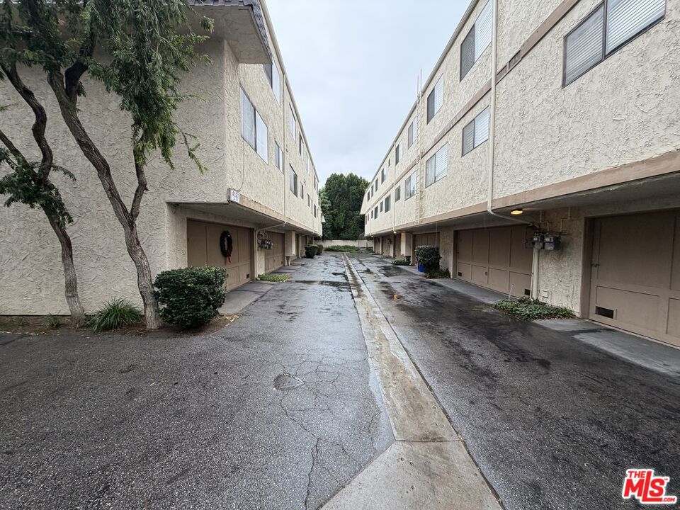 6121 Shoup Avenue 26