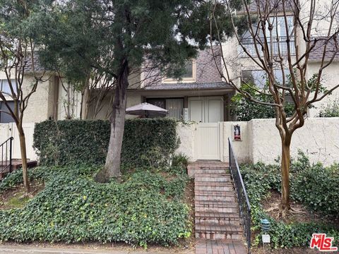 Photo of 6121 Shoup Avenue #26, Woodland Hills, CA 91367 (MLS # 26655757)