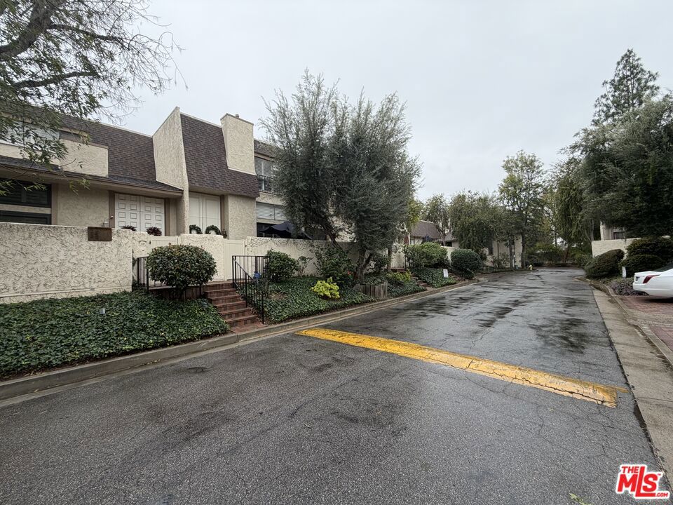 6121 Shoup Avenue 26