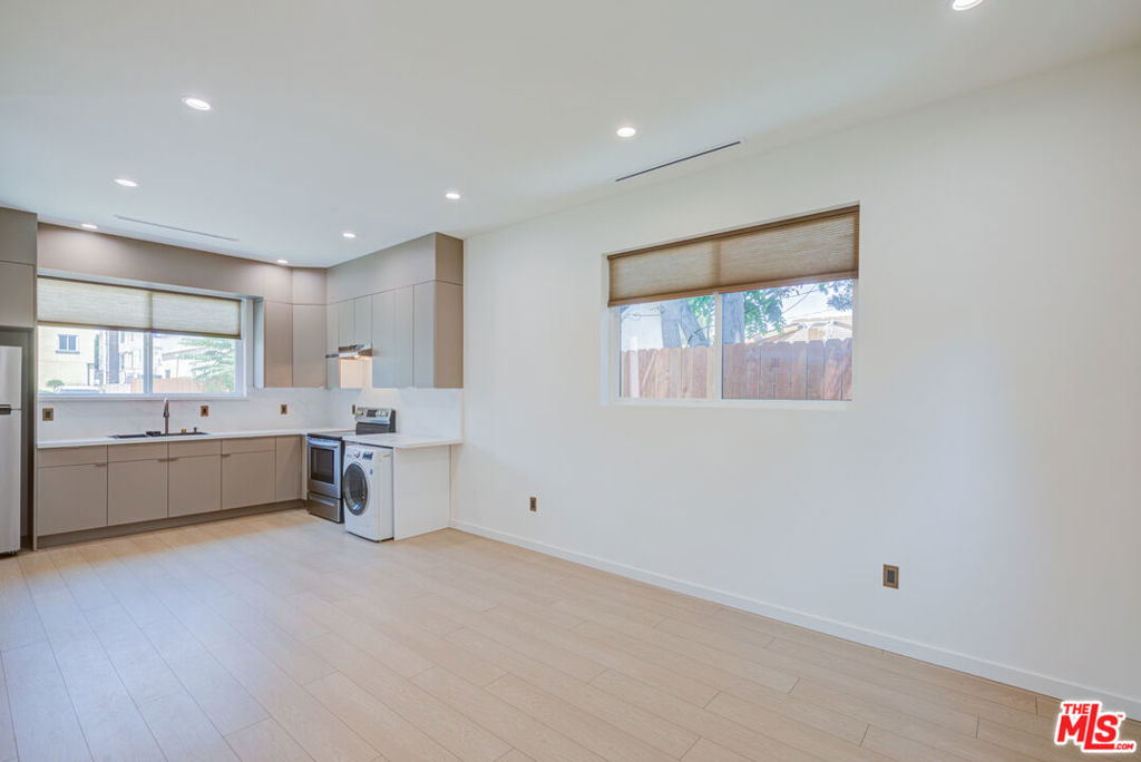 Properties 4 11334 Oxnard Street