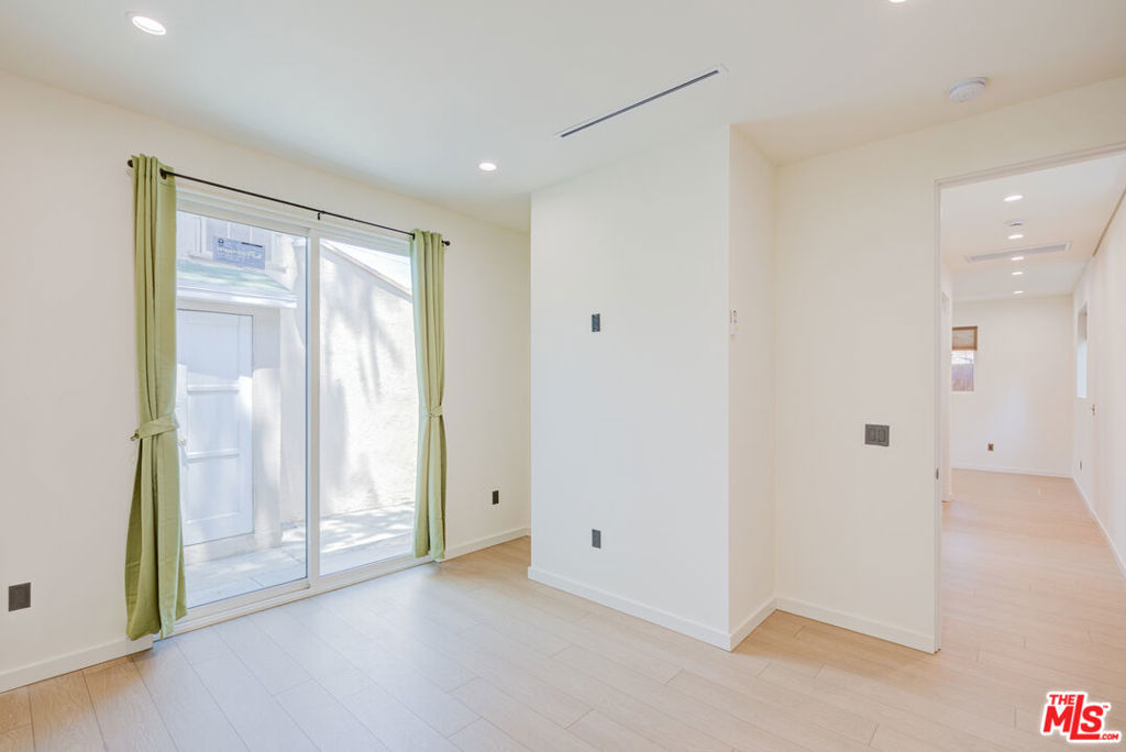 Properties 2 11334 Oxnard Street