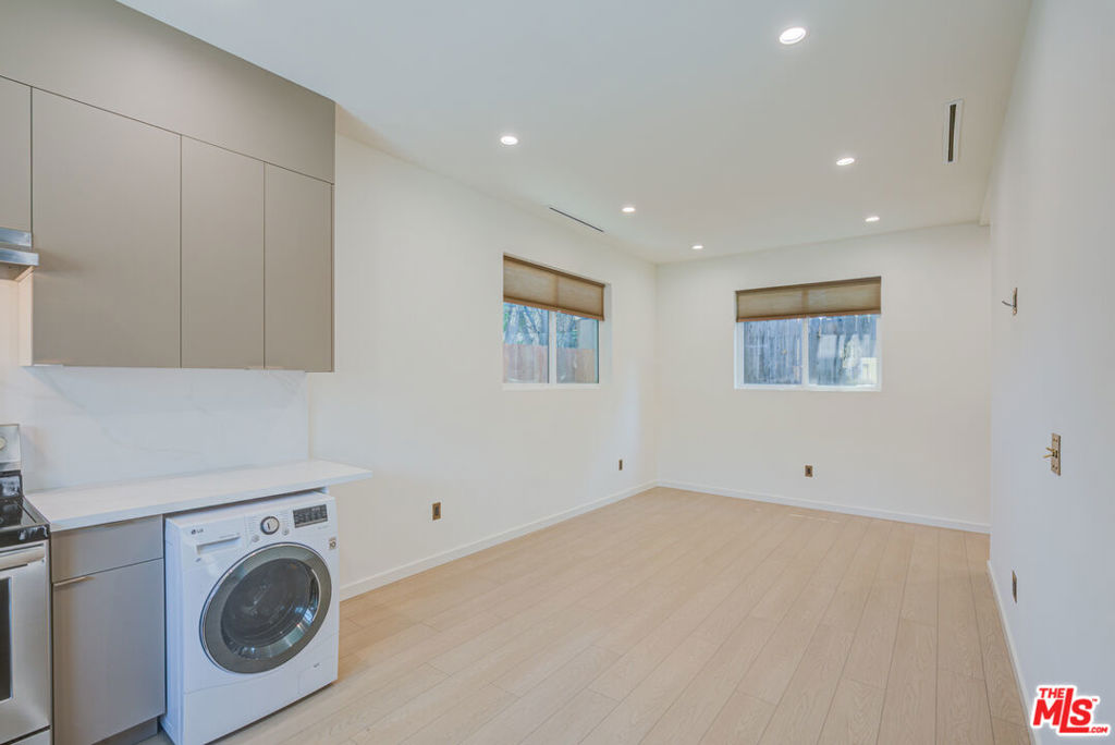 Properties 3 11334 Oxnard Street