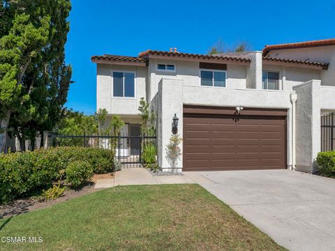 Photo of 833 Shadow Lake Drive, Thousand Oaks, CA 91360 (MLS # 226003199)