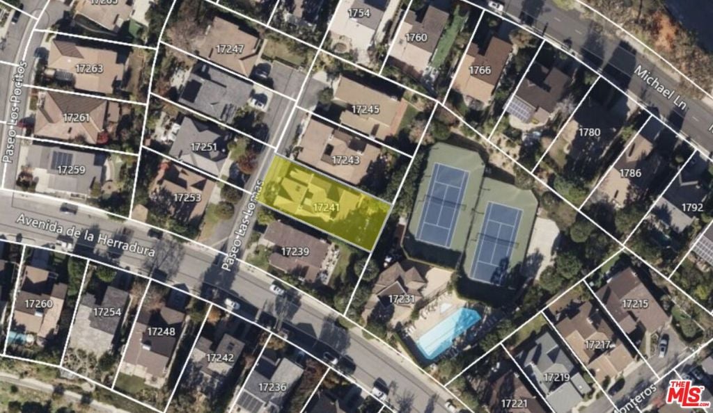 Photo of 17241 Avenida De La Herradura, Pacific Palisades, CA 90272 (MLS # 26992729)