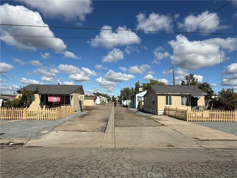 Photo of 636 E Roosevelt Ave, Visalia, CA 93292 (MLS # SC25240302)