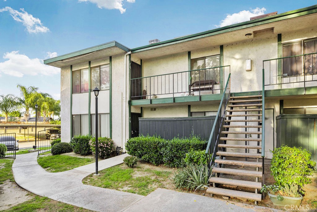 1735 E Washington F14 F14