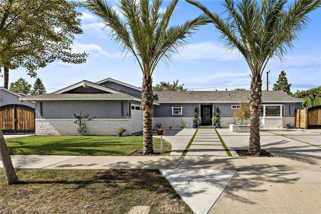 Photo of 2152 N Cleveland Street, Orange, CA 92865 (MLS # OC25244468)
