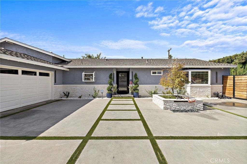 Photo of 2152 N Cleveland Street, Orange, CA 92865 (MLS # OC25244468)