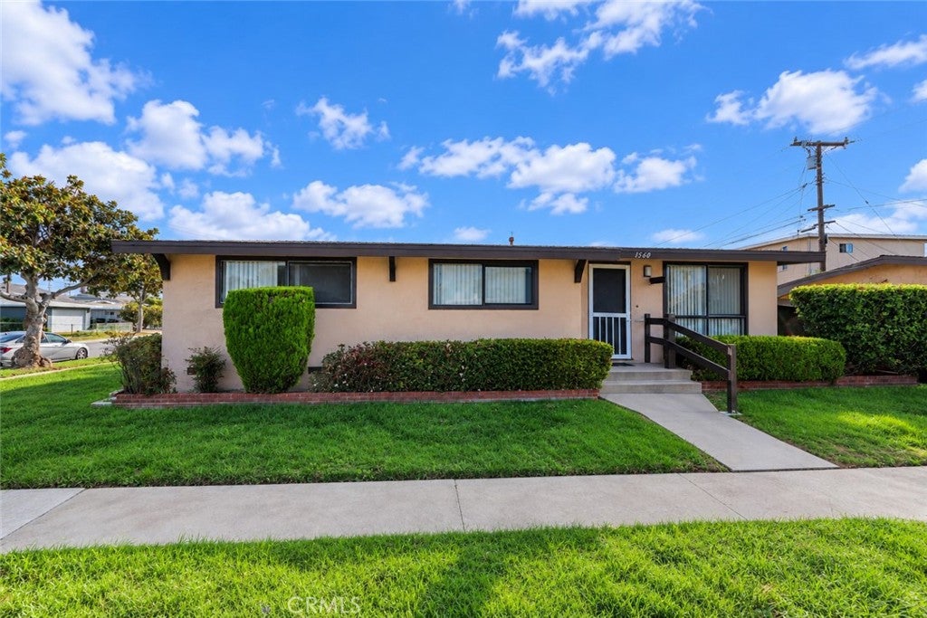 1560 W 179th