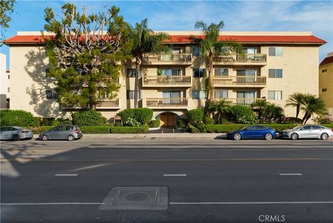 Photo of 5400 Lindley Avenue #116, Encino, CA 91316 (MLS # SR26021662)