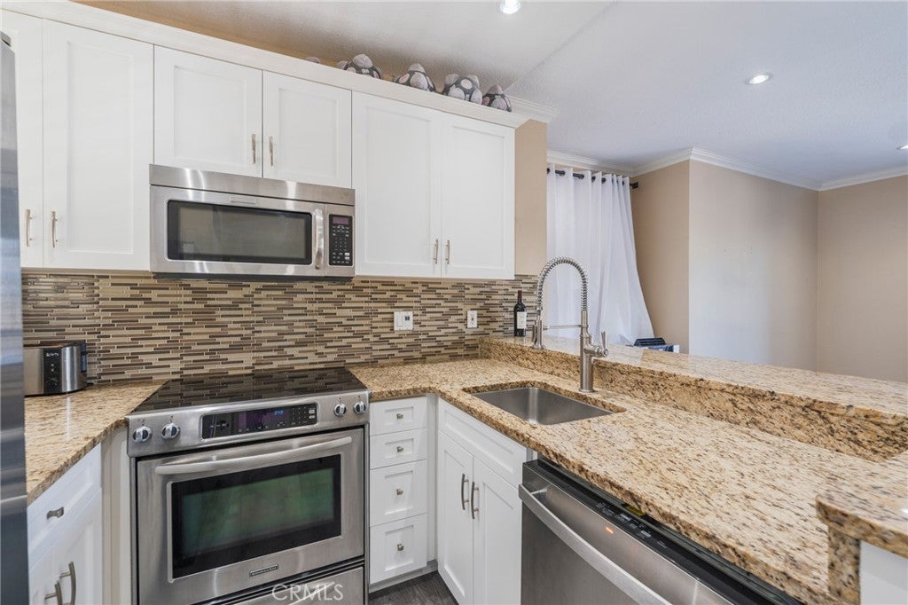 20251 Cape Coral Ln LN 202, Huntington Beach CA 92646