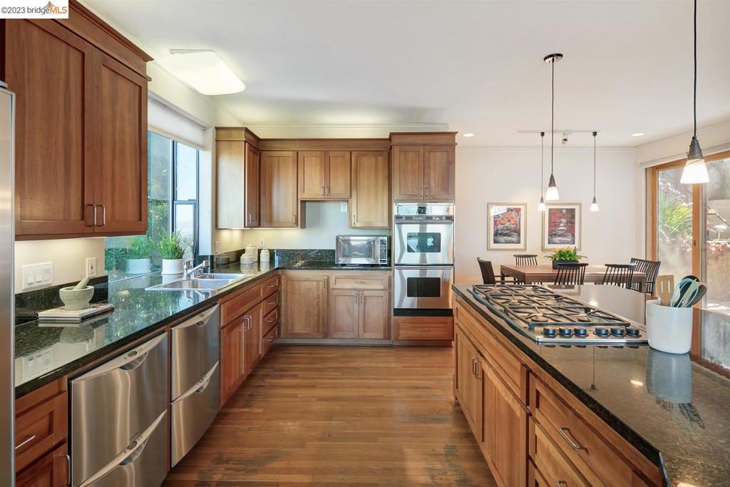 CLAREMONT HILLS - Residential