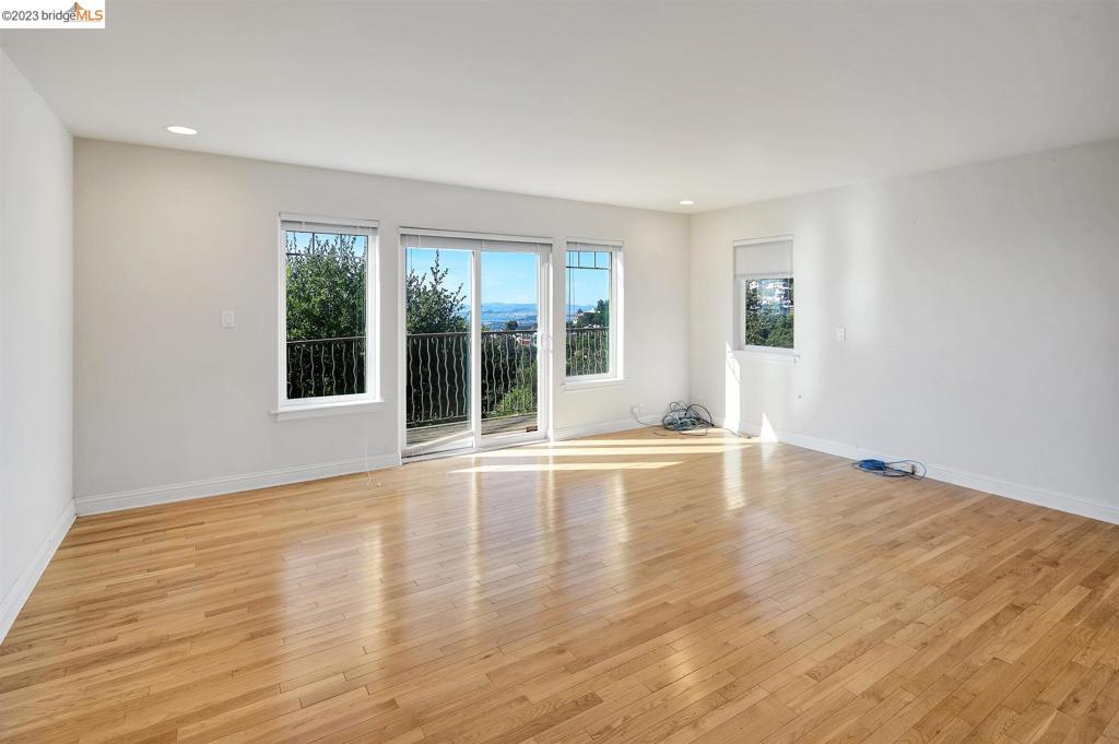 CLAREMONT HILLS - Residential