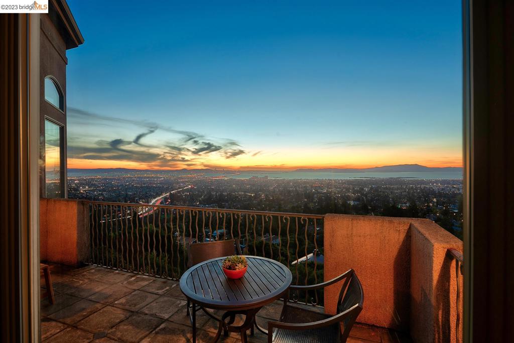 CLAREMONT HILLS - Residential