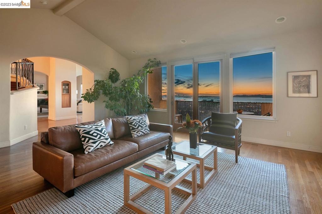 CLAREMONT HILLS - Residential