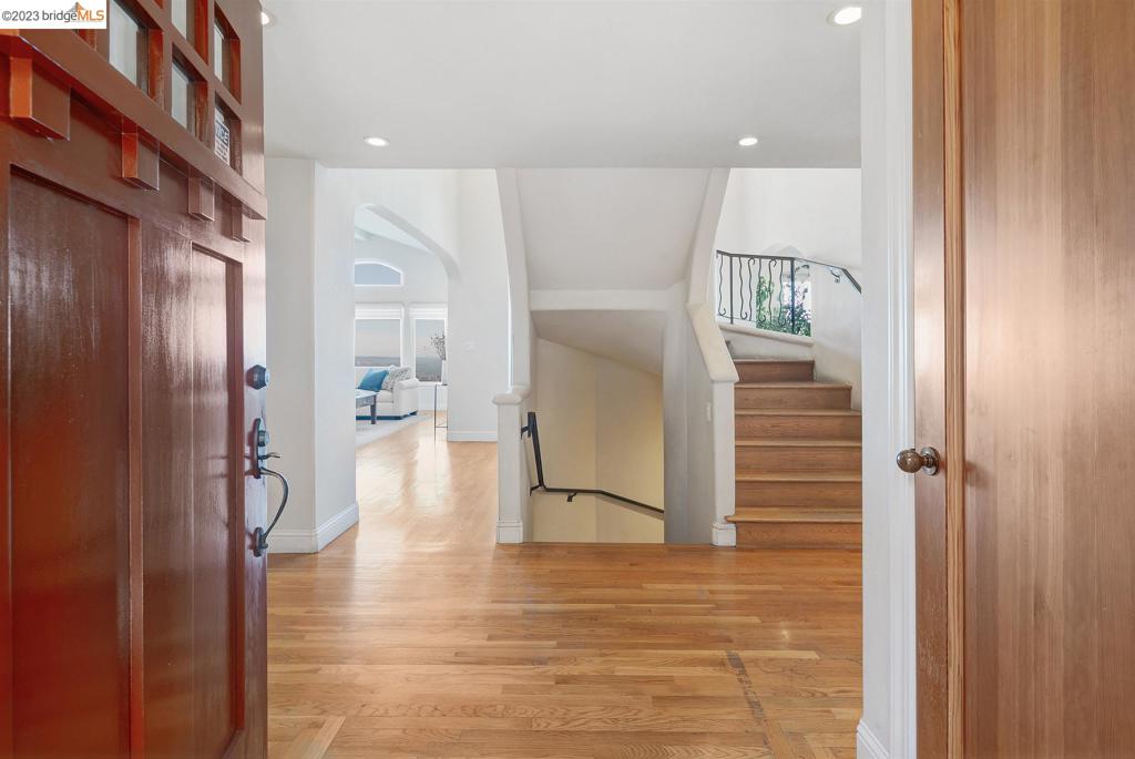 CLAREMONT HILLS - Residential