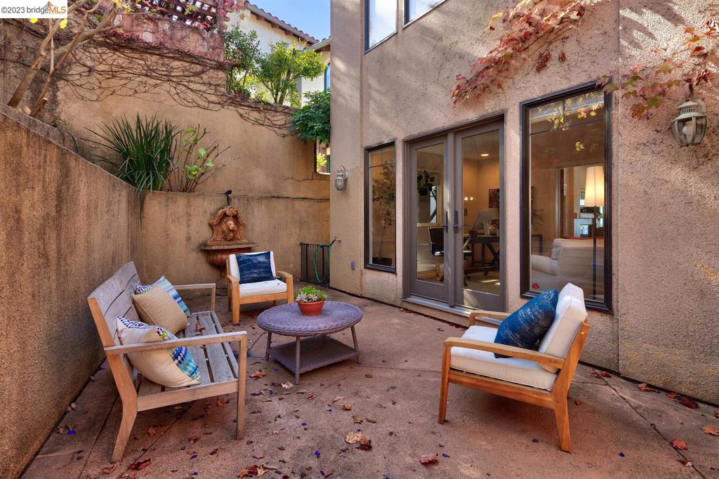 CLAREMONT HILLS - Residential