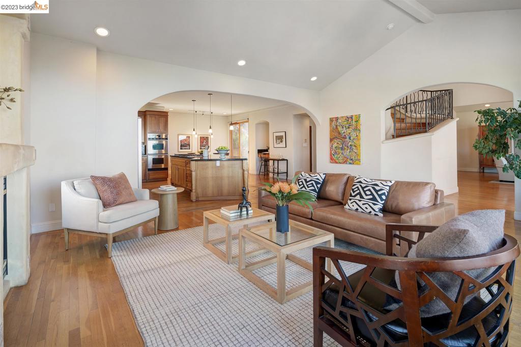 CLAREMONT HILLS - Residential