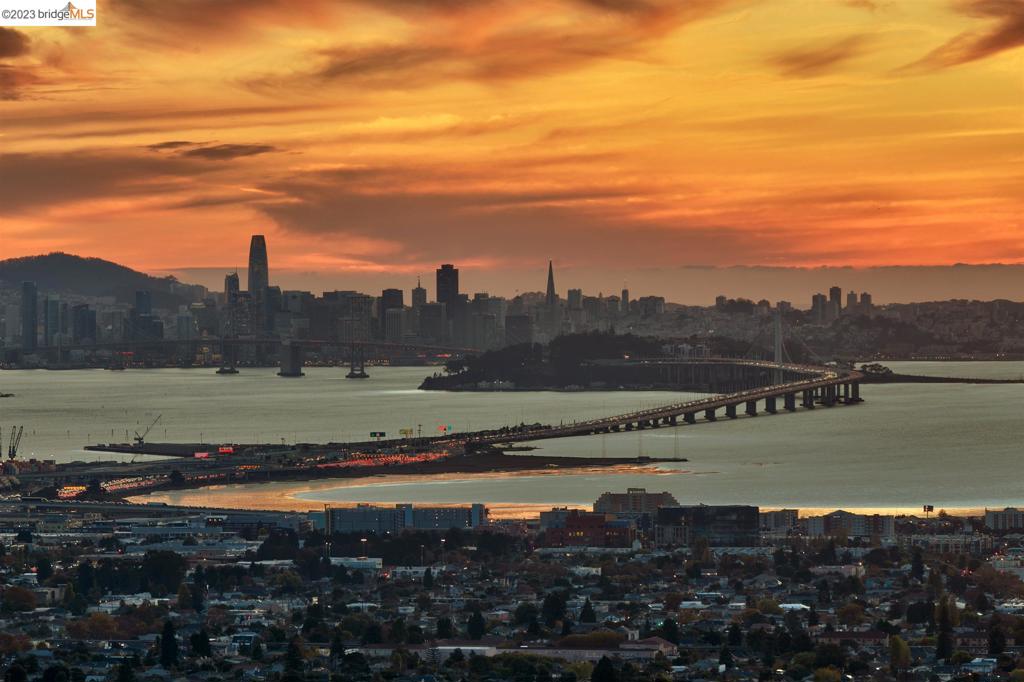 CLAREMONT HILLS - Residential