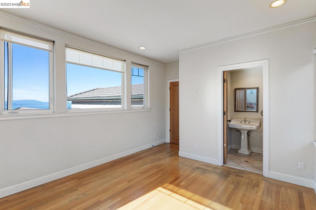 CLAREMONT HILLS - Residential