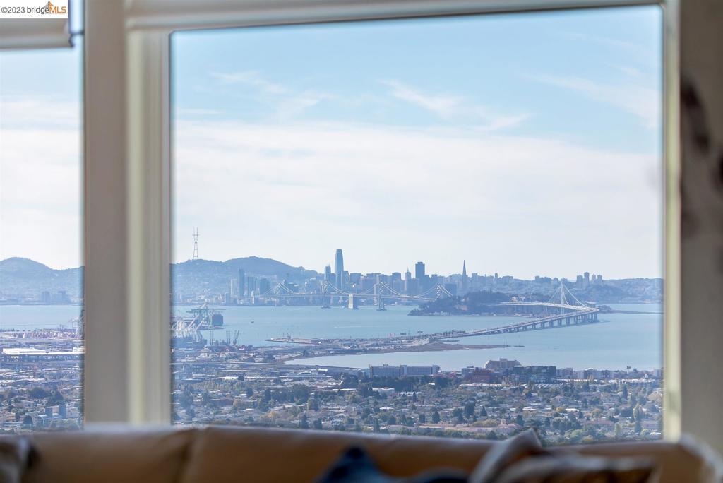 CLAREMONT HILLS - Residential