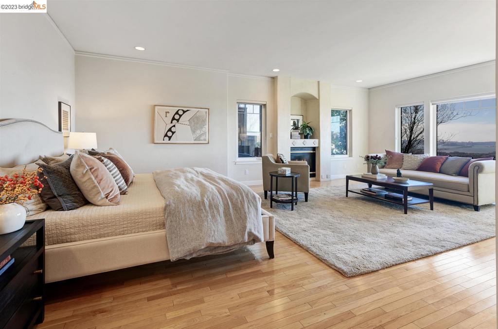 CLAREMONT HILLS - Residential