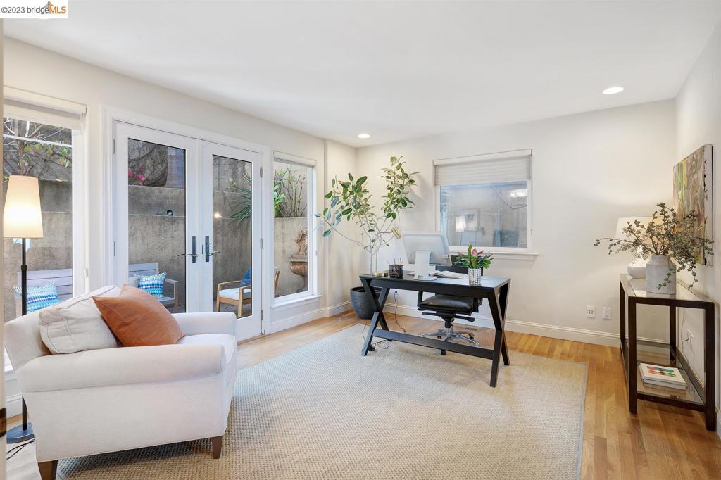 CLAREMONT HILLS - Residential