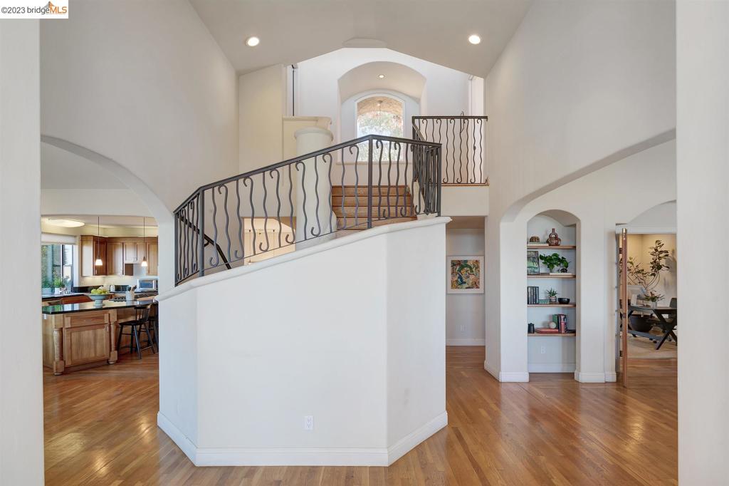 CLAREMONT HILLS - Residential